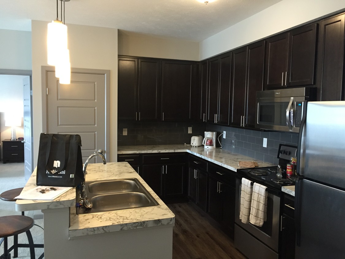 Building Photo - 3925 Chagrin Dr