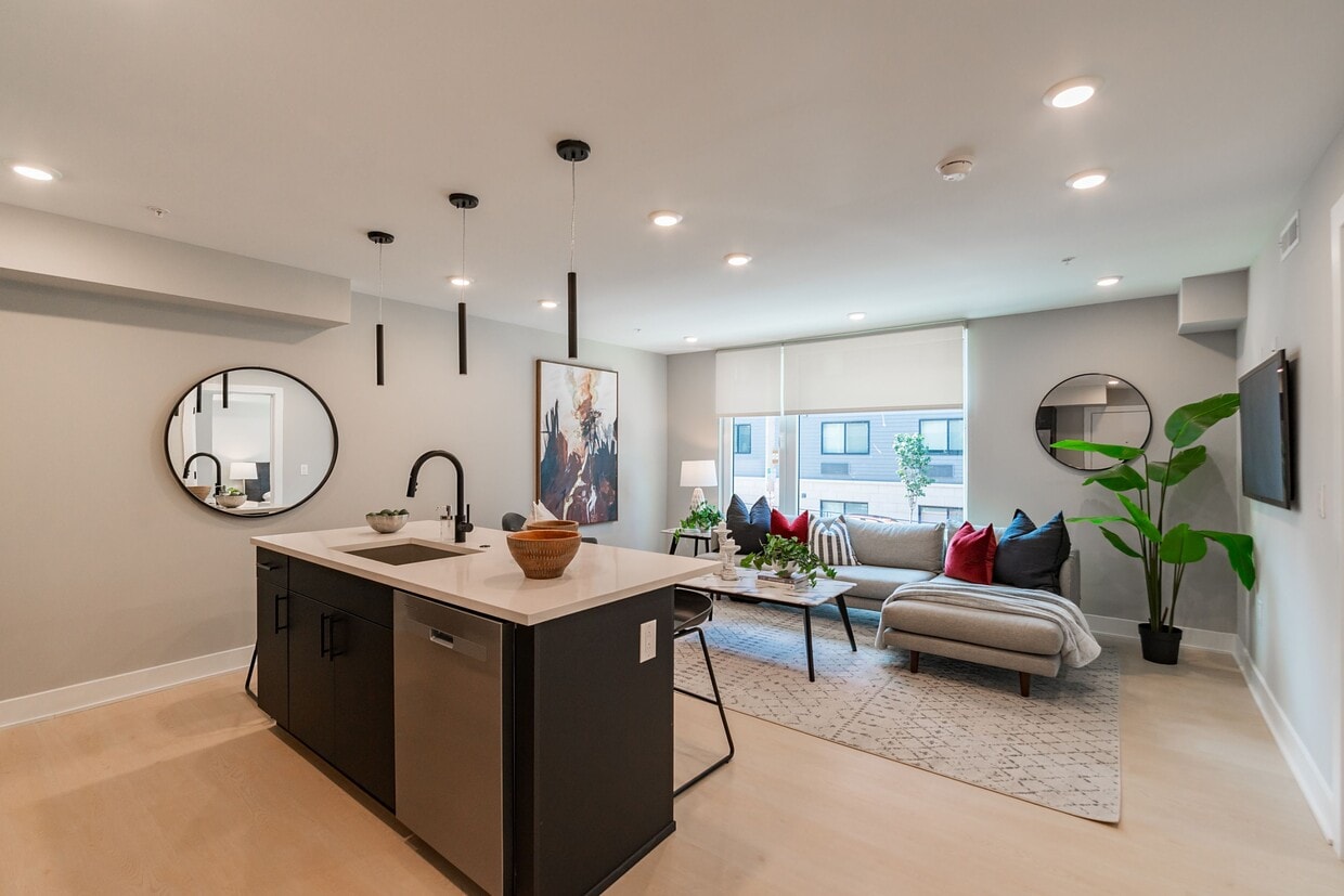 Foto principal - 6604 Ridge Ave