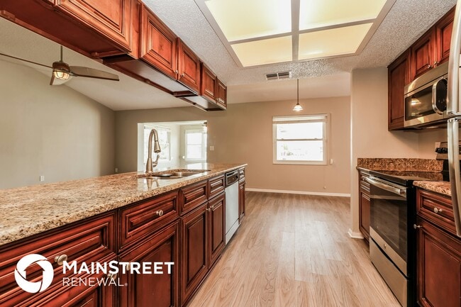 Building Photo - 9827 San Sierra Way