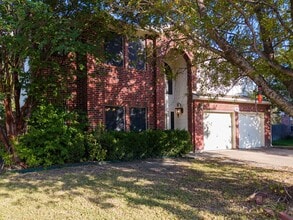 Building Photo - 2416 Catawba Loop