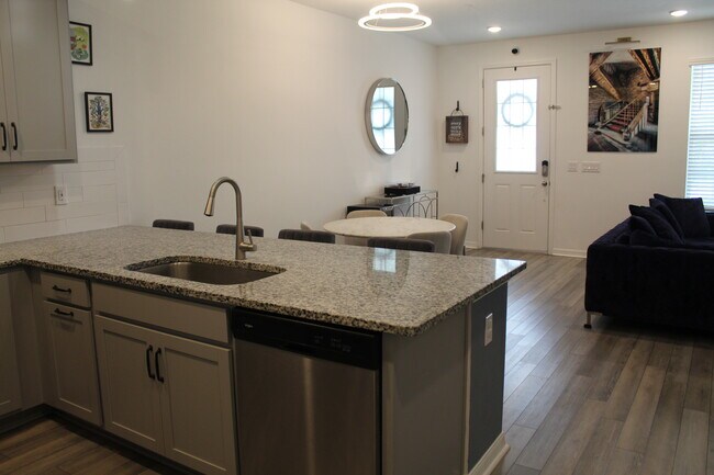 Foto del edificio - 9514 Poplar Ridge Ave