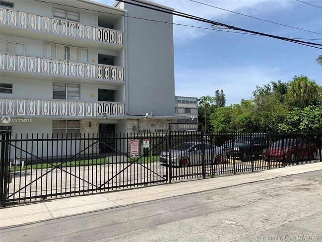 Building Photo - 1515 NE 125th Terrace
