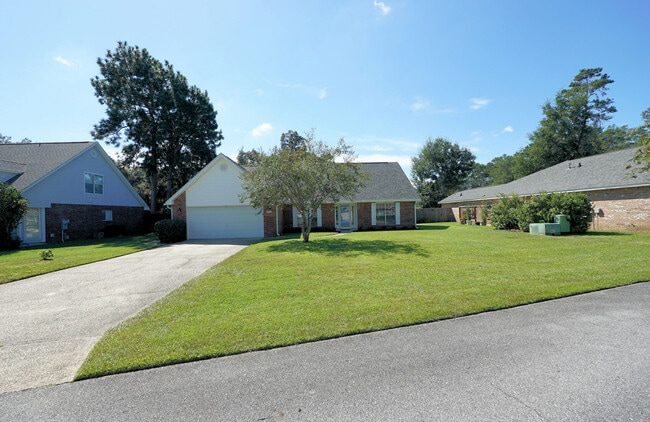Building Photo - 4552 Knollwood Ln