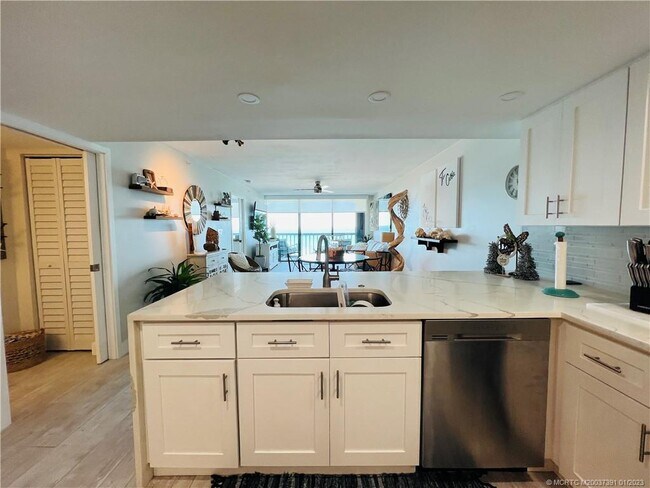 Foto del edificio - 8880 S Ocean Dr