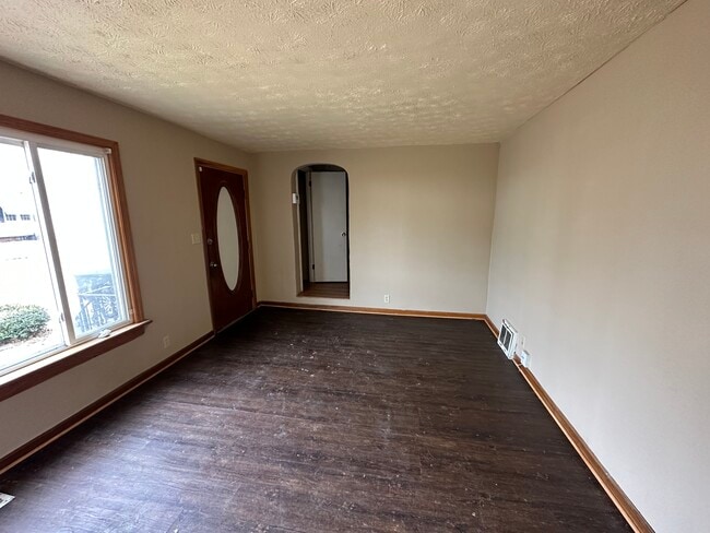 Foto del edificio - 1617 Spring Ave NE