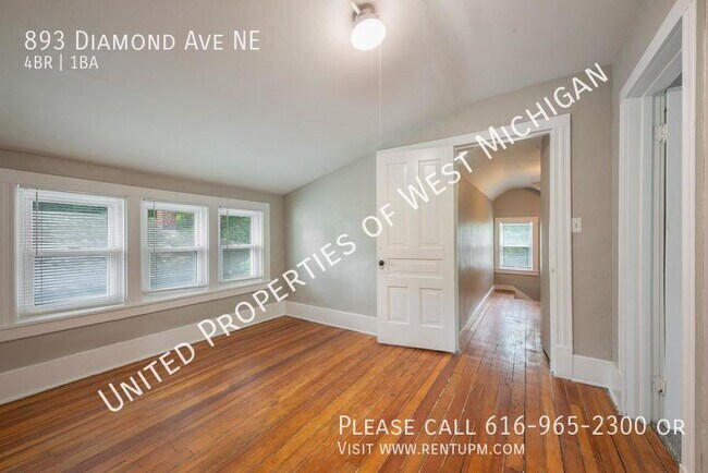 Building Photo - Tours Estimated to Begin 9/22 | 4 Bed 1 Ba...