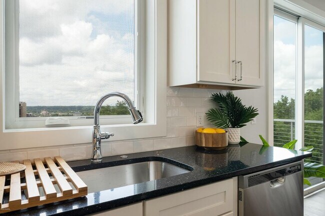 Westerly view - 621 Fairview Ave NE