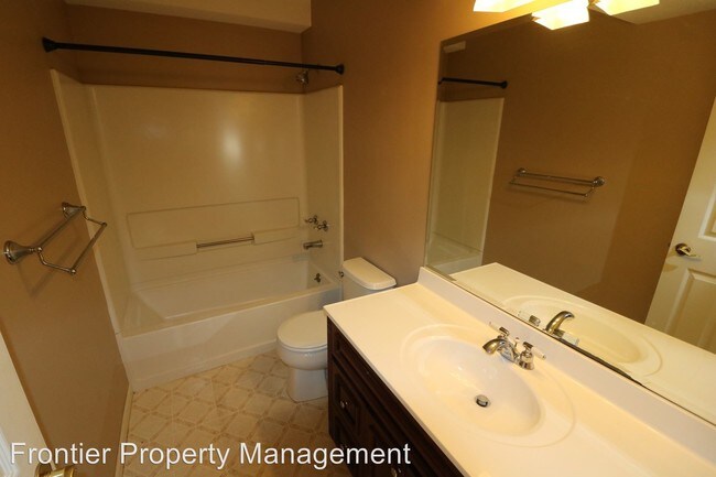 Building Photo - 4 br, 3.5 bath House - 1705 Hudson St.