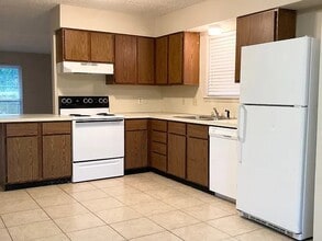 Building Photo - 733 Chaparral Cir