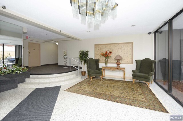 Foto del edificio - 2348 Linwood Ave