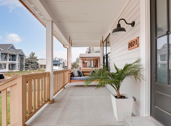Building Photo - 2021 Carrollton Ave