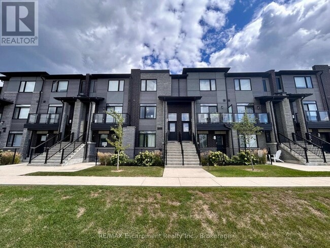 Building Photo - 590 N Service Rd