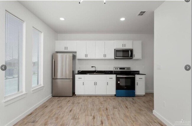 Building Photo - 1429 W Harrison Ave