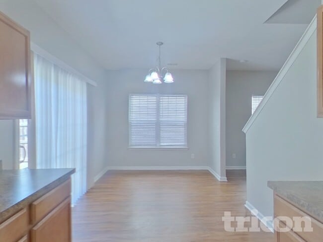 Building Photo - 484 Westmoreland Rd