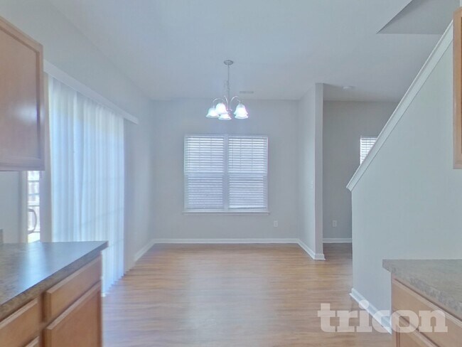 Foto del edificio - 484 Westmoreland Rd