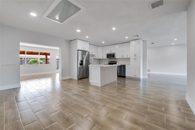 Foto del edificio - 8952 SW 10th Ter