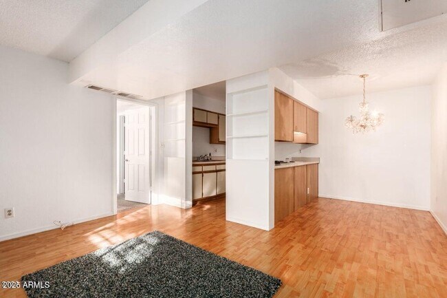 Foto del edificio - 1440 N Idaho Rd