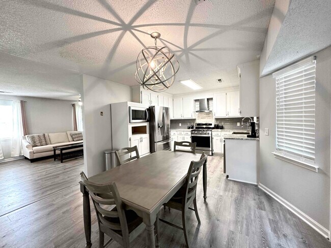 Foto del edificio - 1750 Dailey Terrace NW