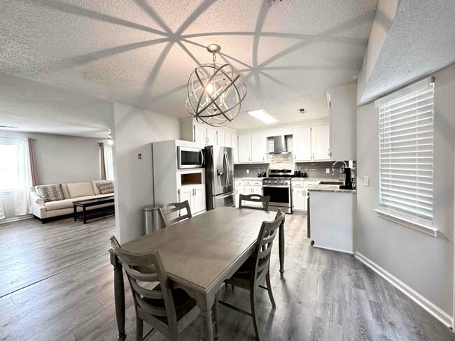 Building Photo - 1752 Dailey Terrace NW