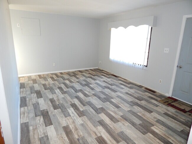 Building Photo - 741 Tomahawk Dr