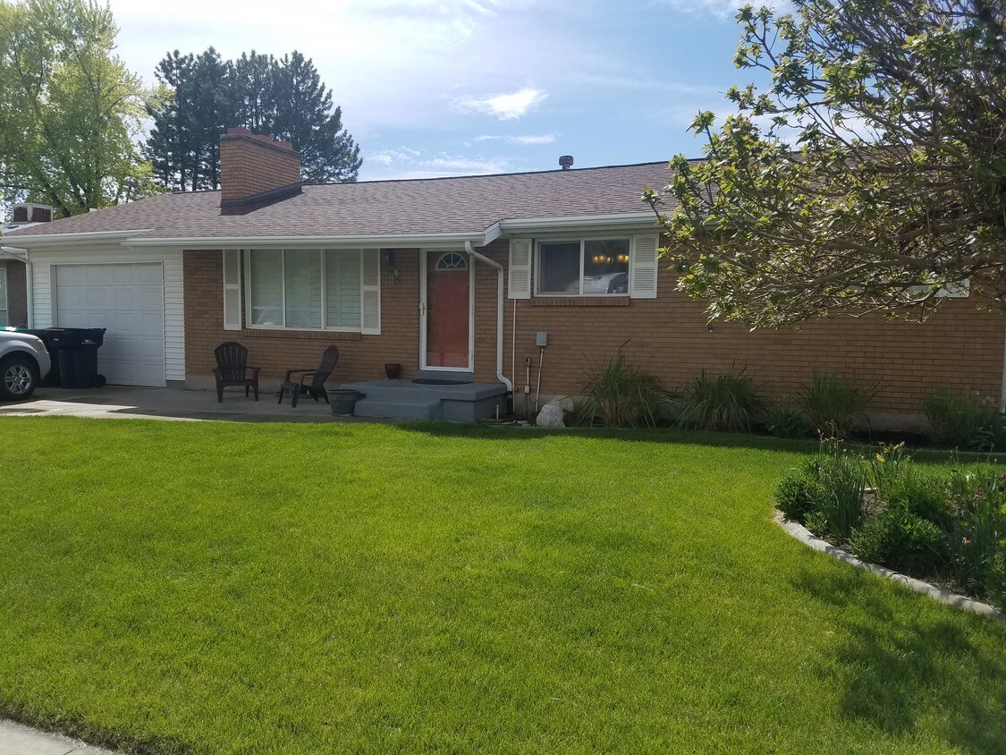 Foto principal - 2074 Sorrento Dr