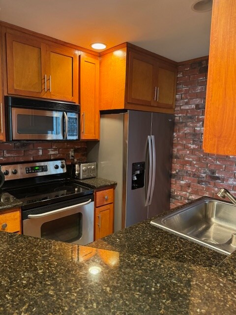 Kitchen - 660 The Village