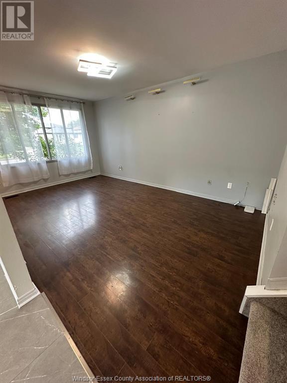 Building Photo - 2896 Robillard Crescent