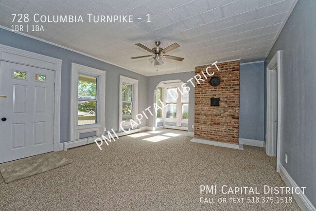 Foto del edificio - 728 Columbia Turnpike