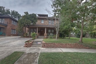 Building Photo - 1334 W Pierce St