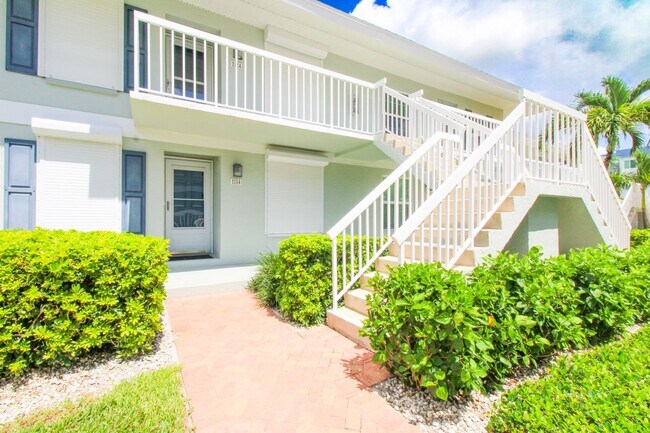 Building Photo - ** SMOKEHOUSE BAY OF MARCO ** 2/2 SEASONAL UNIT ON MARCO ISLAND AVAILABLE ** BEST WATERWAY VIEW H...
