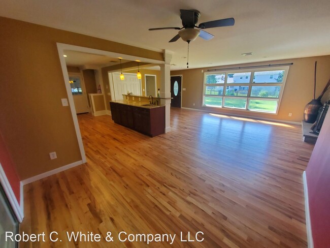 Building Photo - 3 br, 1.5 bath House - 156 Opal Drive