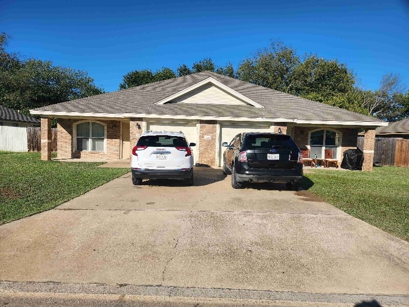 221 Dale Earnhardt Dr Unit A, Harker Heights, TX 76548 Room for Rent