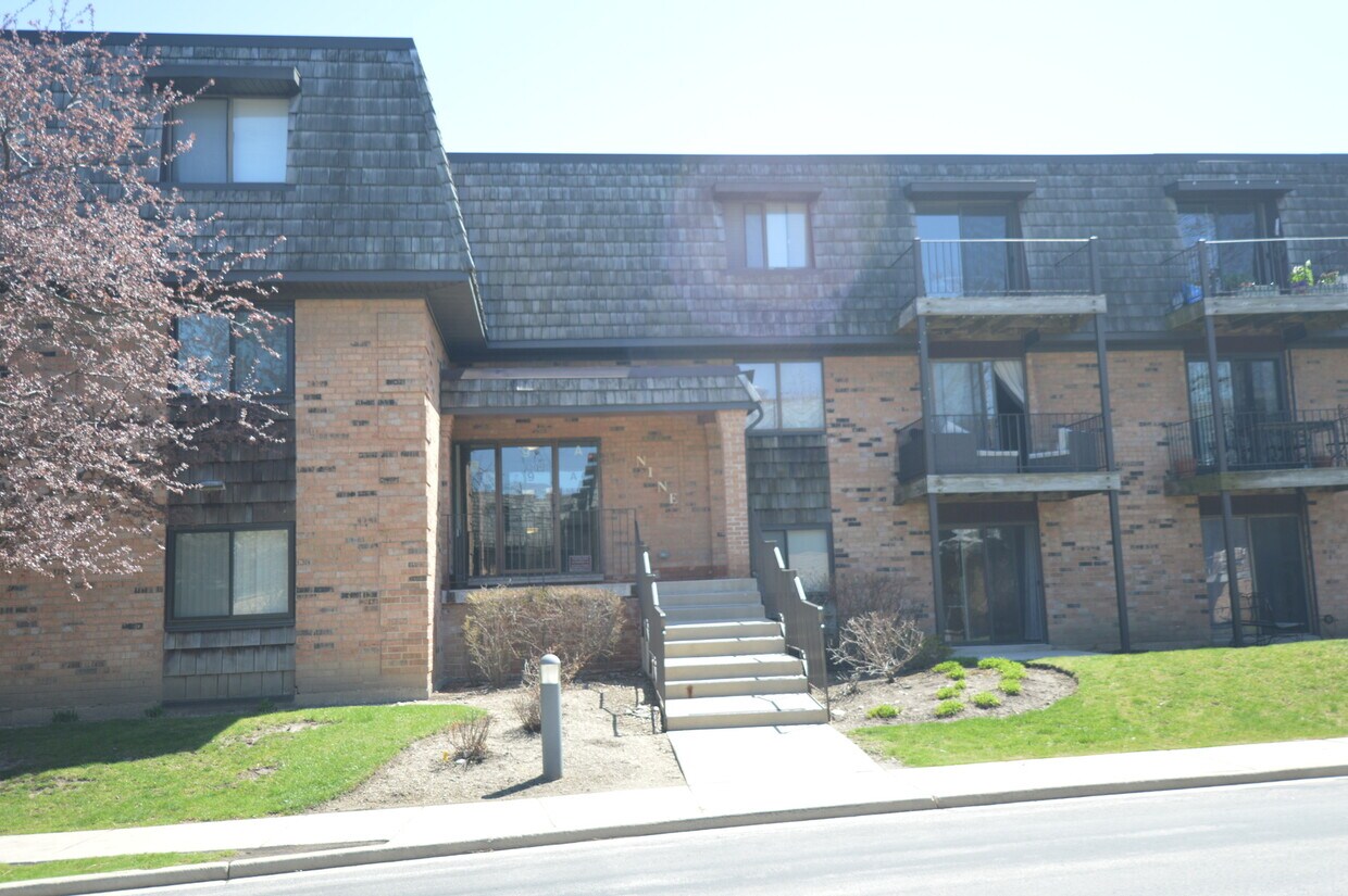 9 Oak Creek Dr Unit 2904, Buffalo Grove, IL 60089 Condo for Rent in