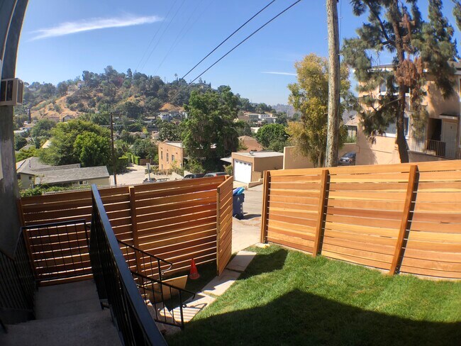 Building Photo - 2215 Cazador Dr
