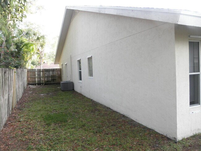 Building Photo - 13708 Lavender Ln