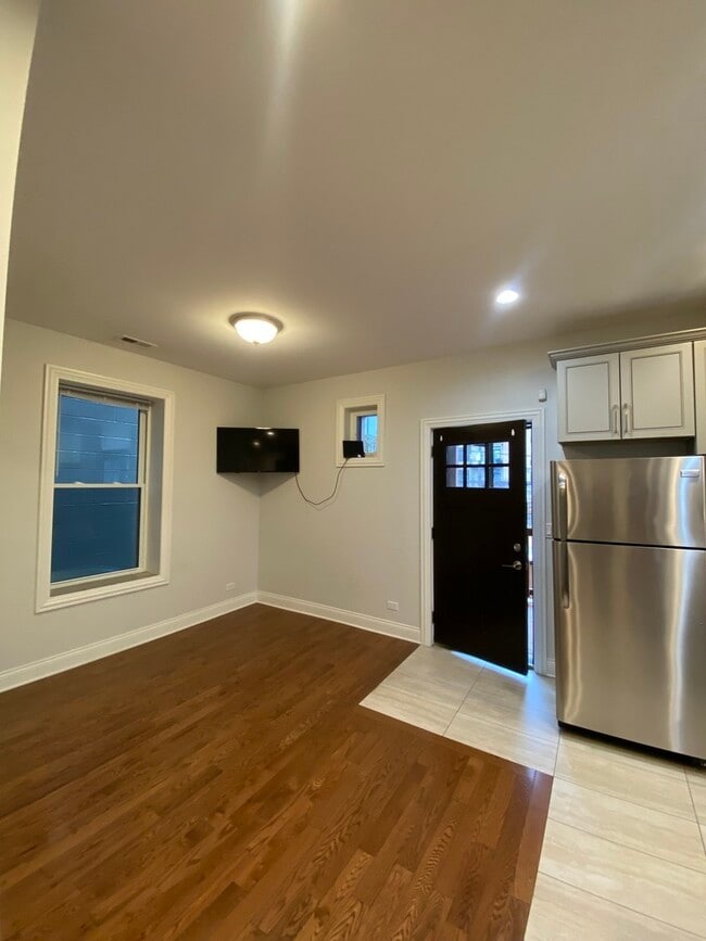 Foto del edificio - 1111 N Ashland Ave