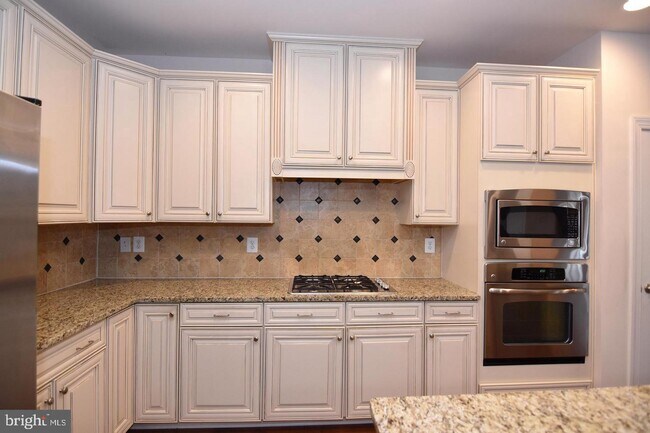 Building Photo - 513 Deep Creek View