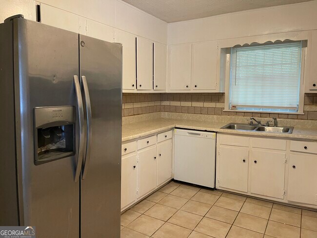 Building Photo - 3027 Collier Dr NW