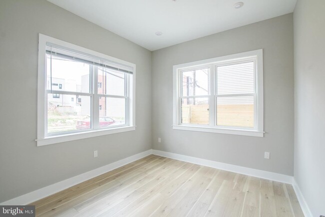 Foto del edificio - 2621 W Jefferson St