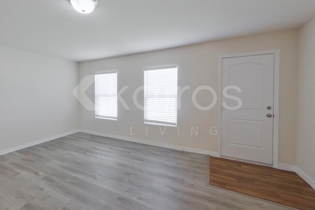 Building Photo - 1024 North Gator Circle