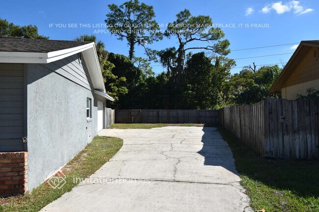 Foto del edificio - 112 Cottesmore Cir W