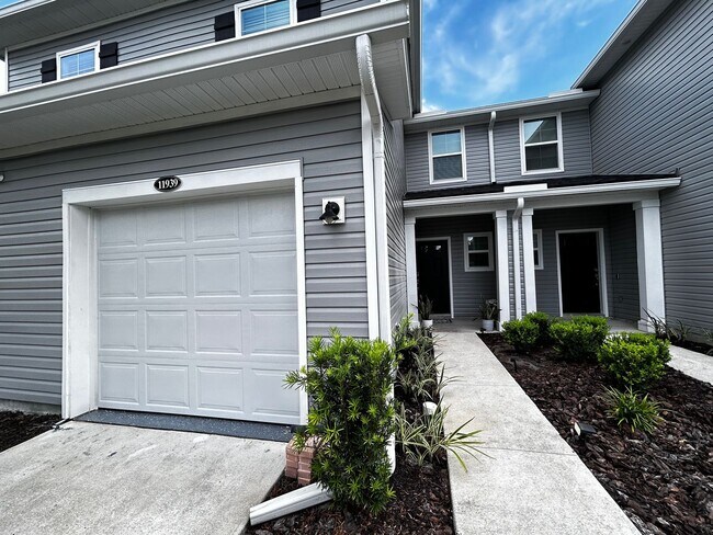Building Photo - Pristine 3/2.5 on extended cul-de-sac In W...