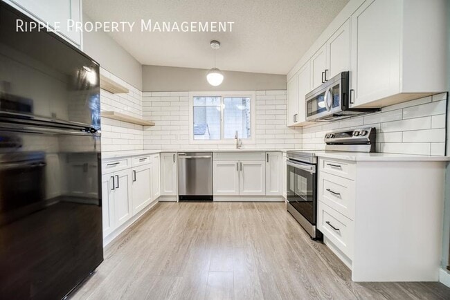 Building Photo - Modern 3 Beds, 2 Baths Main Floor/ Upper |...