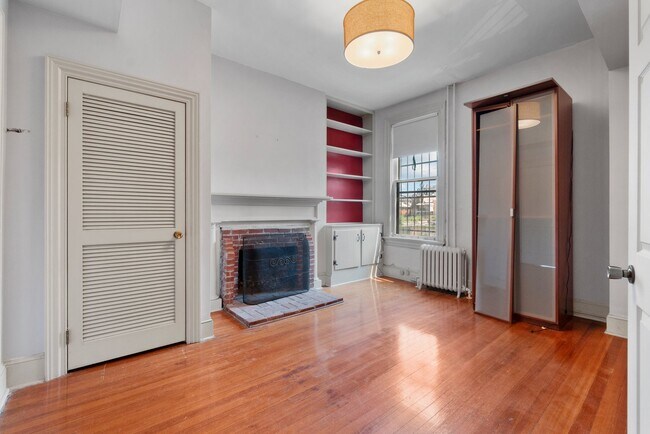 Foto del edificio - 817 N Howard St