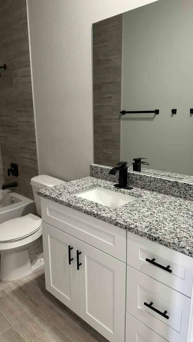 Baño - 796 Sumner St