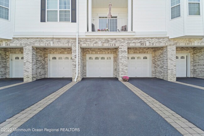 Foto del edificio - 107 Bloomsbury Dr