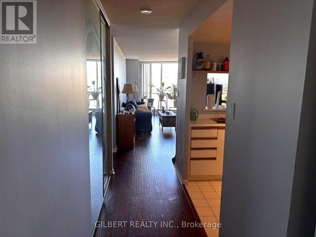 Building Photo - 65 Ellen St