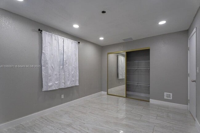 Foto del edificio - 5551 SW 37th St