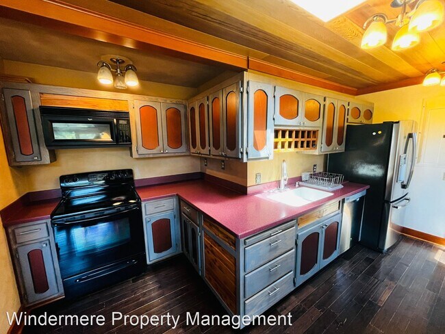 Building Photo - 3 br, 3 bath House - 9101 Springridge Rd NE