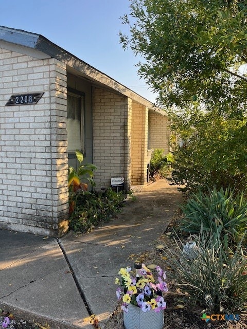 Building Photo - 2208 Corona Dr